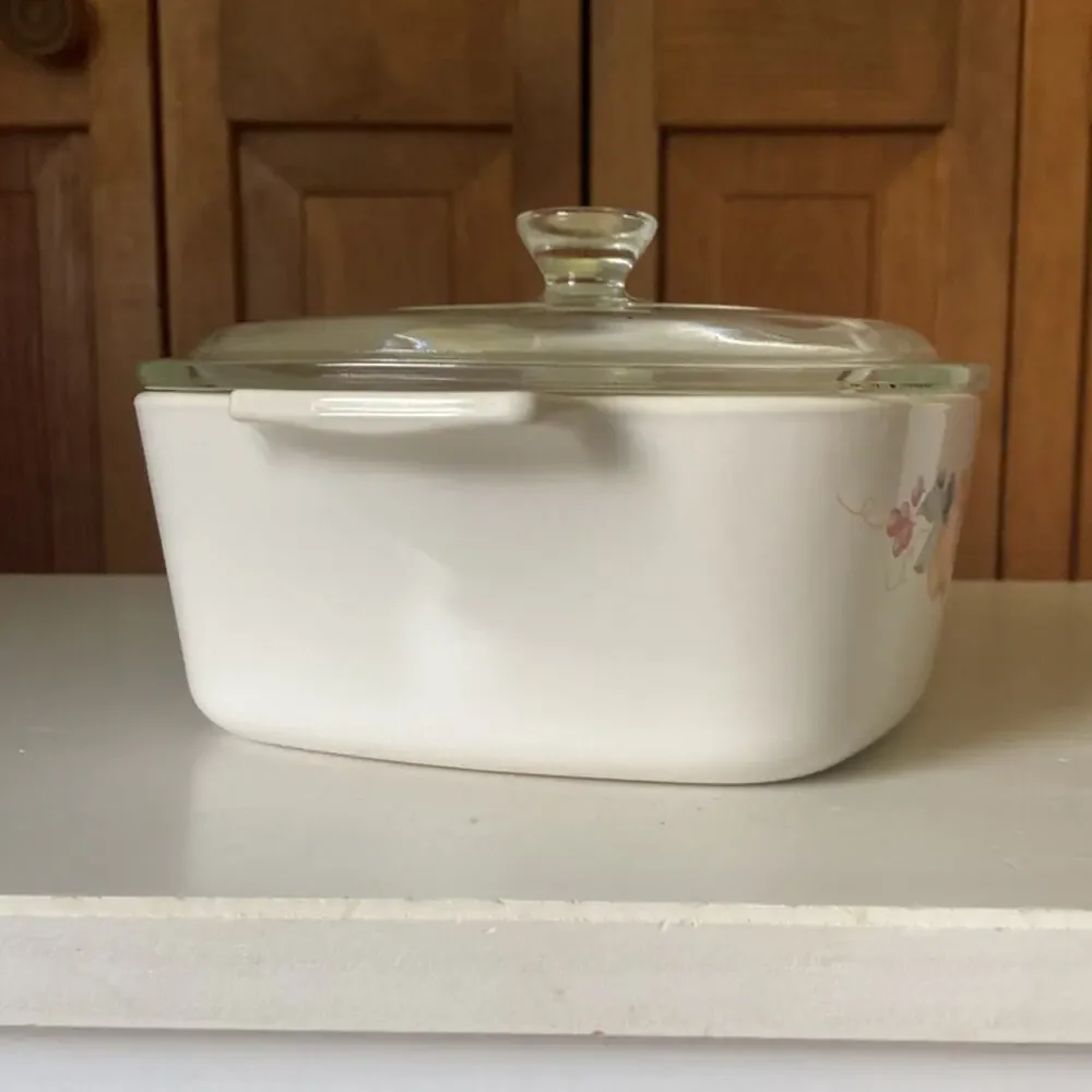 Vintage Corningware “Abundance” Casserole Dish With Lid, A-1.5-B